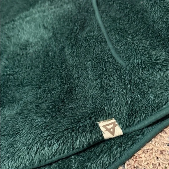 Liv Outdoor Women's Green Fleece Sweater - Picture 2 of 6